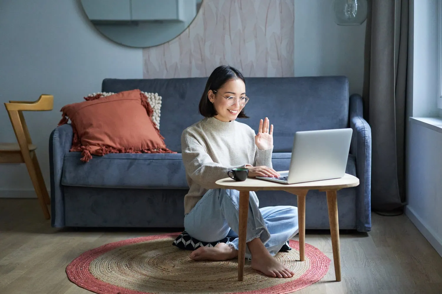 woman with laptop experiencing online counselling